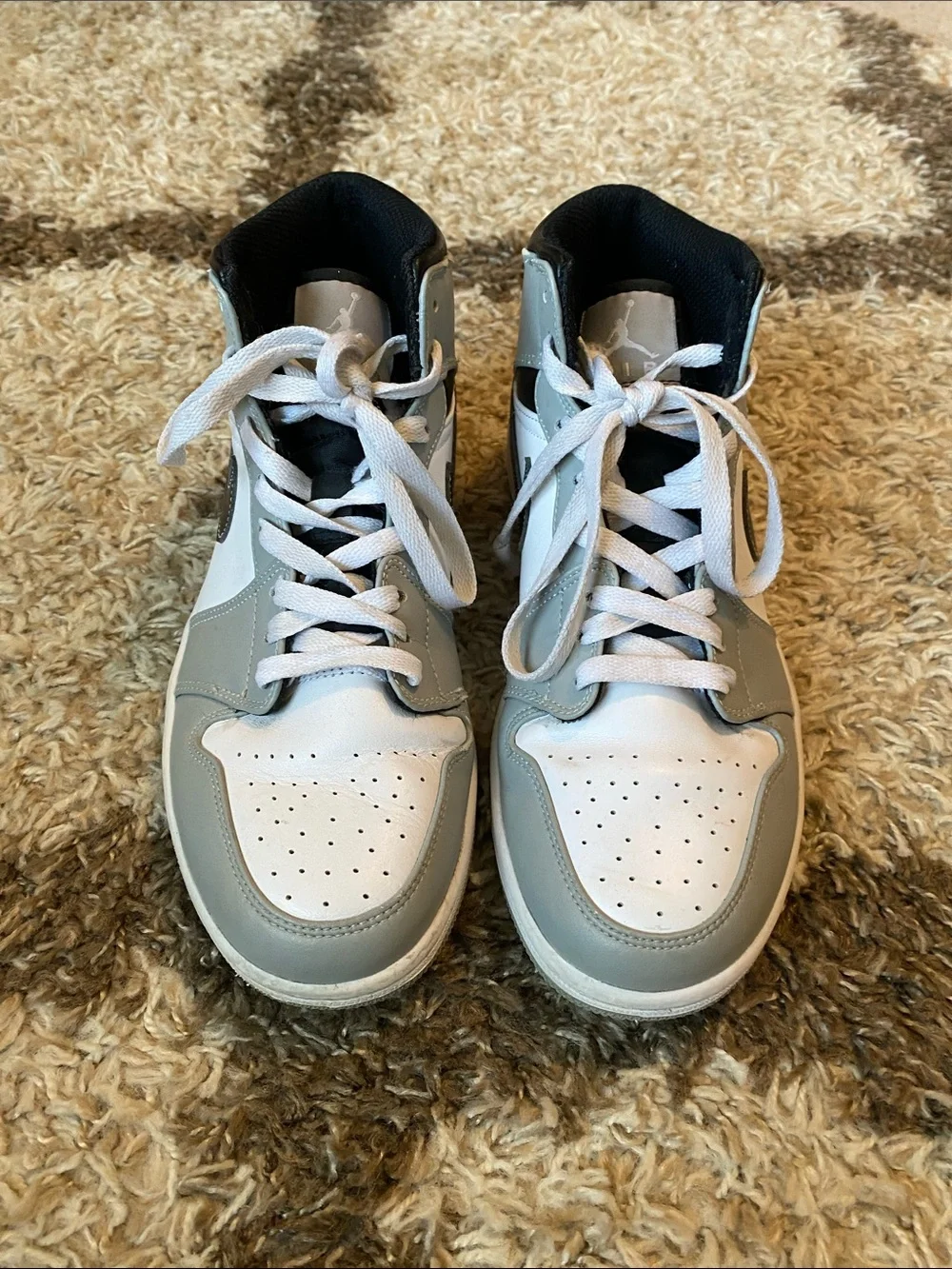 Jordan 1 Mid Light Smoke